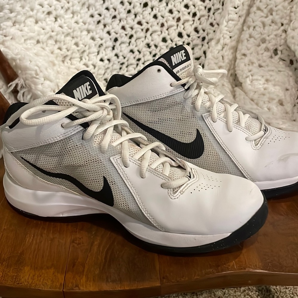 Nike air high tops sz 8 women. Gently used and I mean gently.